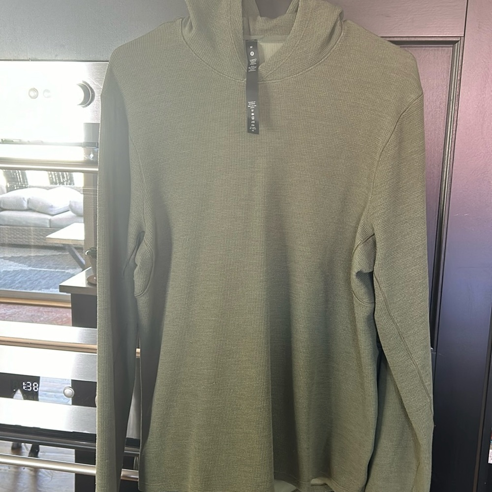 Lululemon long sleeve w hood. barely worn size M